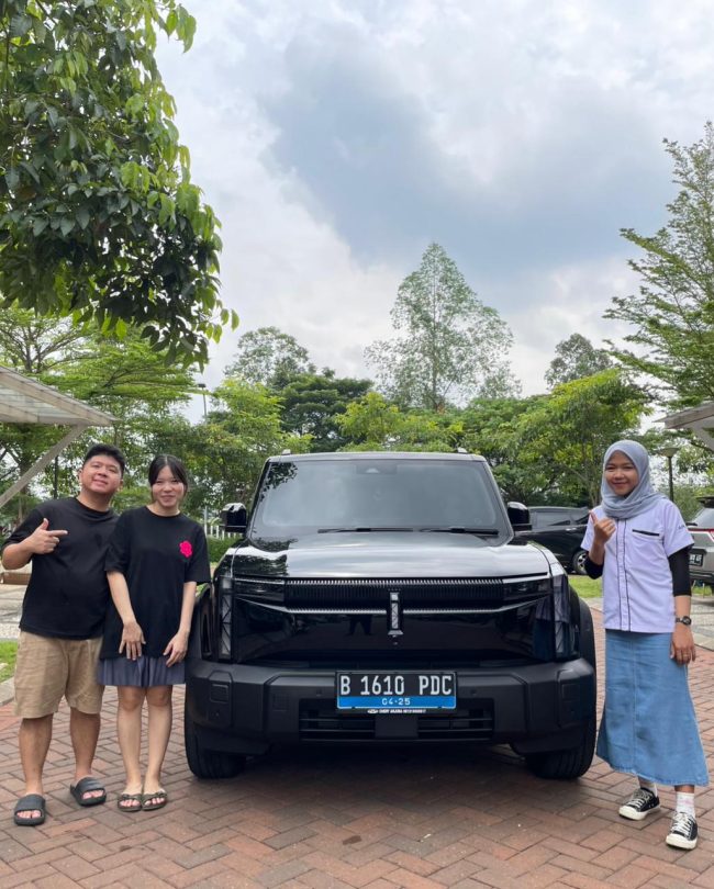 foto penyerahan unit sales mobil chery oktavianingsih (3)