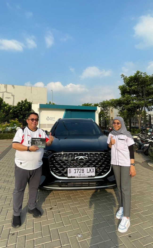 foto penyerahan unit sales mobil chery oktavianingsih (4)
