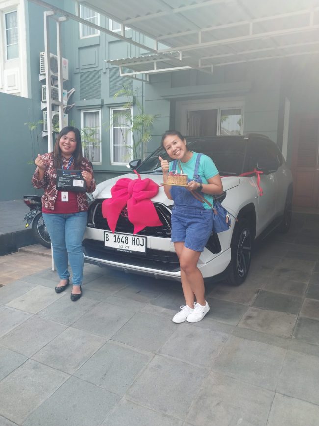 Foto Penyerahan Unit Sales Mobil Toyota Shinta (1)